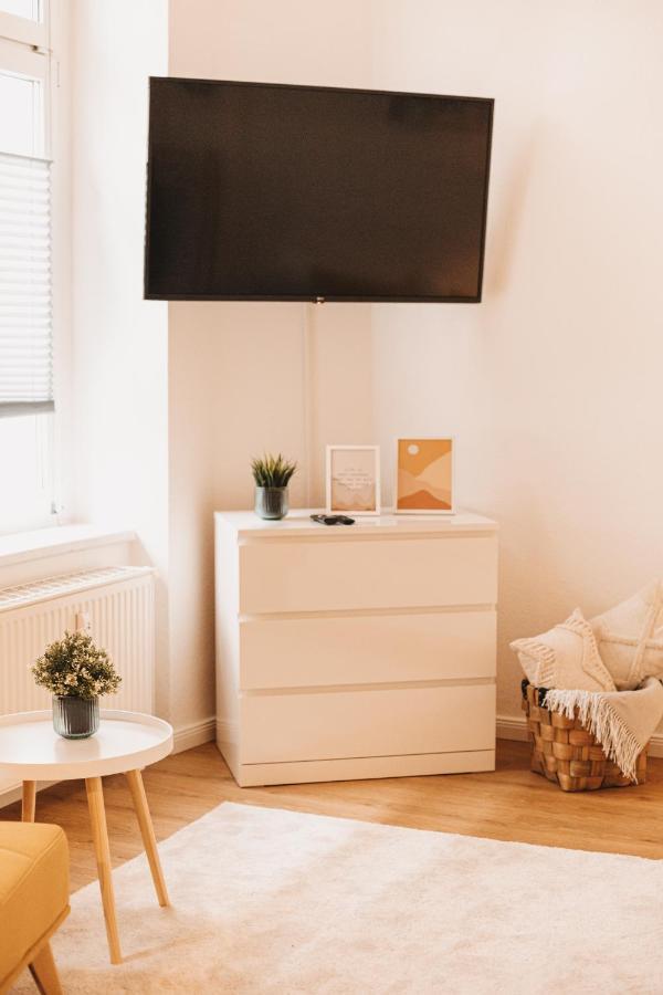 Studio Apartment Im Zentrum Mit Parkplatz & Neuem Badezimmer Magdeburg Eksteriør bilde