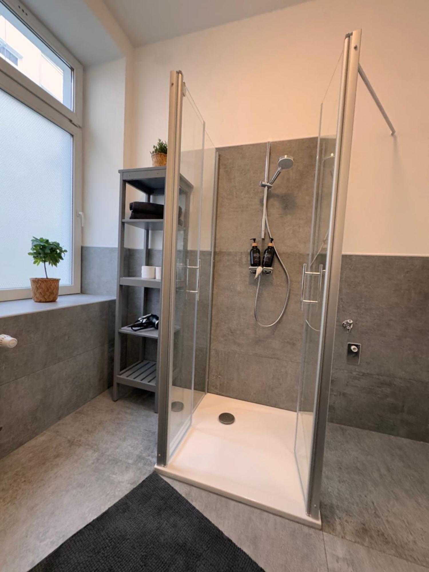 Studio Apartment Im Zentrum Mit Parkplatz & Neuem Badezimmer Magdeburg Eksteriør bilde